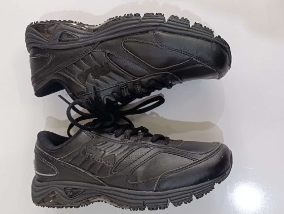 کتونی اورجینال FILA چرم سایز 40 4